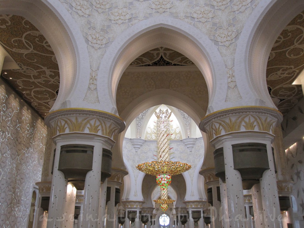 Die Sheikh-Zayed-Moschee als Beispiel für Gigantismus & Völkerverständigung