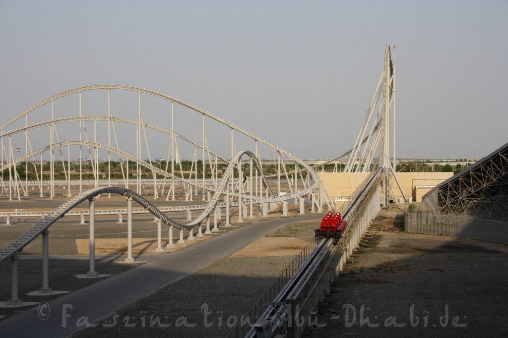 Die Formula Rossa ist die schnelle Achterbahn der Welt: Wagt Ihr die Fahrt?