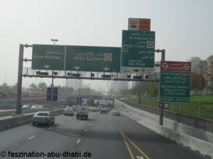 Eine gute Reiseplanung verhindert Irrfahrten und gibt Sicherheit beim Navigieren durch arabische Großstädte.