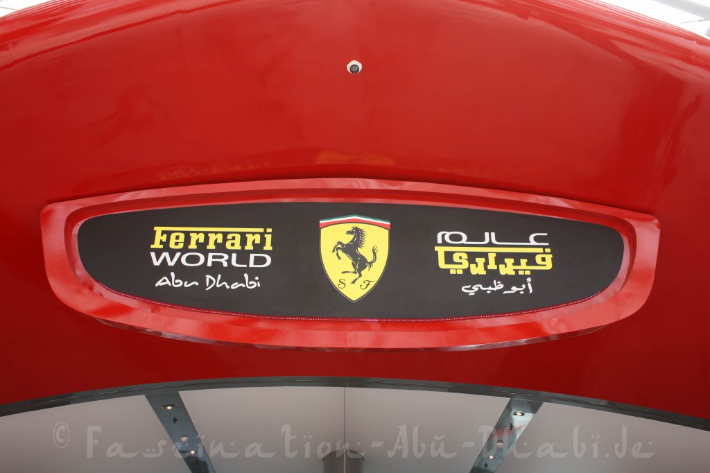 Willkommen in der Ferrari World in Abu Dhabi, einem großen Indoor-Freizeitpark